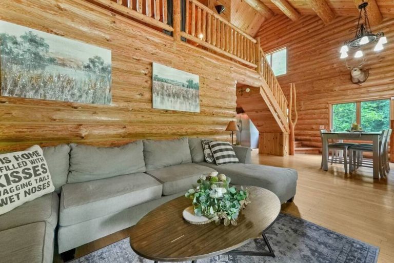 The interior is cozy and inviting, with comfortable furnishings and plenty of natural light. The cottage is perfect for couples or small families looking for a peaceful retreat.